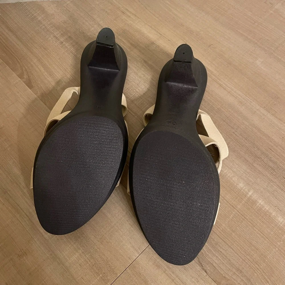 Brand new / never worn - Callisto of California ladies heels - crème color - 4” - Picture 5 of 5
